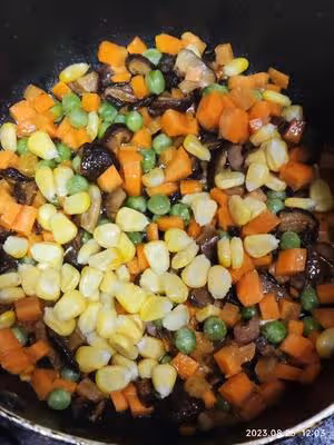 孩子們搶著吃的七彩拌飯