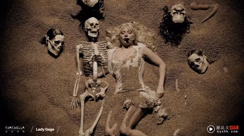 Lady Gaga 科切拉突遇耳麥故障!秒救場自嘲:我都唱現場
