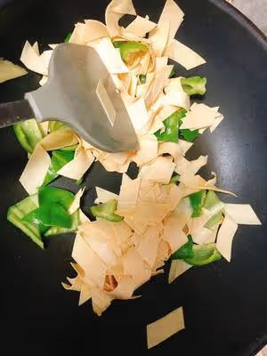 不用廚藝的尖椒干豆腐