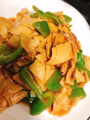 不用廚藝的尖椒干豆腐