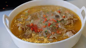 正經的酸湯肥牛