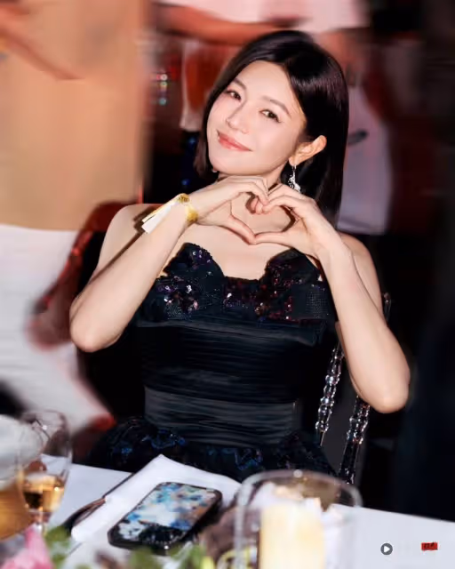陳妍希曝有「喜歡的人」樂喊：是個好日子！坐輪椅出席活動甜美燦笑