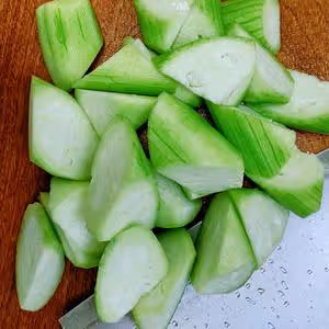 用一種調味料做絲瓜口蘑鮮湯