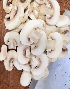 用一種調味料做絲瓜口蘑鮮湯