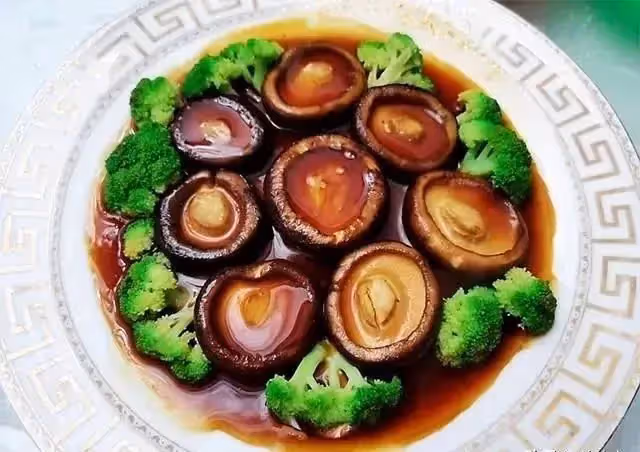 13道鮑魚汁做的家常菜，普通小炒加以鮮美鮑汁調味，味道更是鮮美