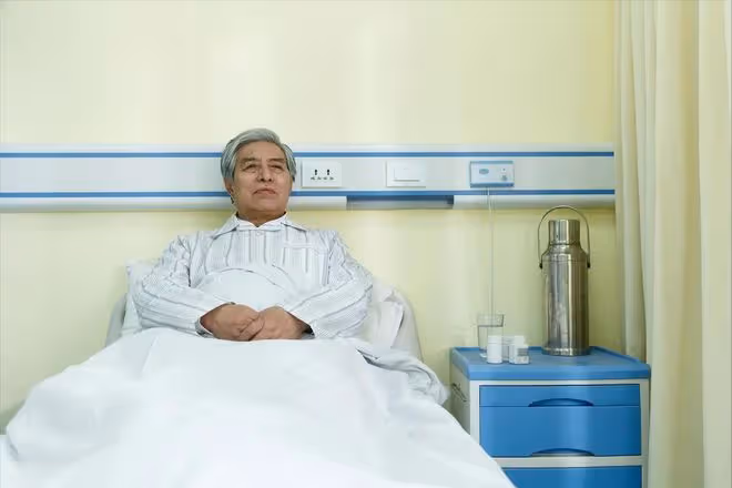 75歲喪偶大爺,用3100元退休金,給自己換了個非同尋常的養老方式