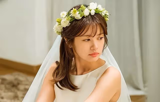 「老婆，我工資卡歸你管」「別，我生孩子花銷大，還繼續AA制吧」