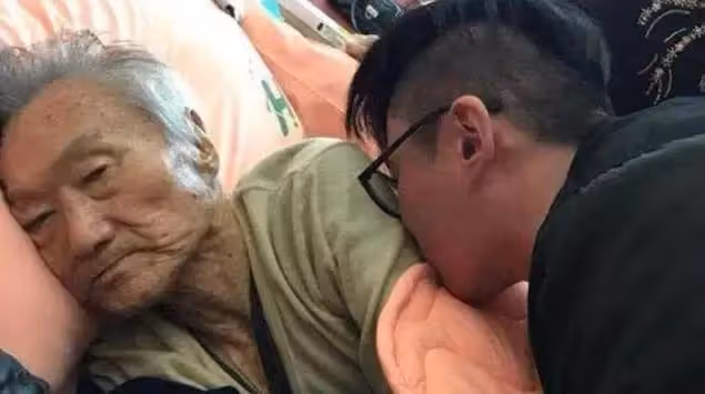 台灣著名主持人赴瑞士安樂死,兒子講述其「死前慘狀」:我非常後悔!