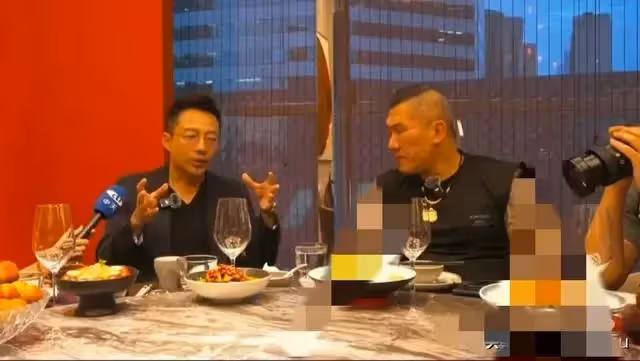 汪小菲是懂流量的,與網紅館長一起品嘗麻六記,宣傳品牌不遺餘力