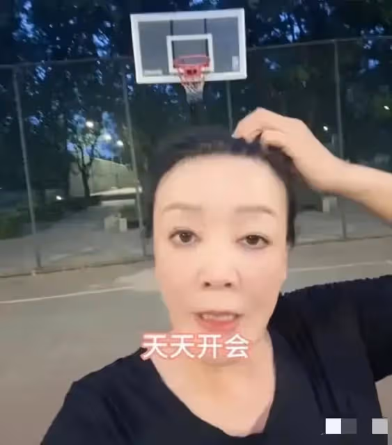 馬筱梅帶貨遭抵制,黑粉去品牌方要求換人,卻被婆婆張蘭溫柔以待