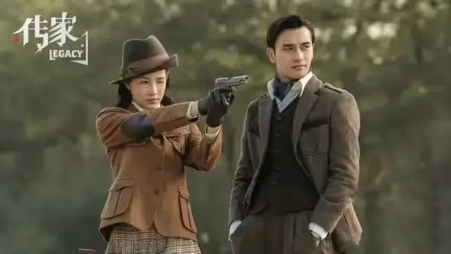 一口氣連追8集‼️秦嵐、吳謹言領銜，劇情節奏帶感，倆人的旗袍都美出新高度❗民國情感傳奇大劇❗