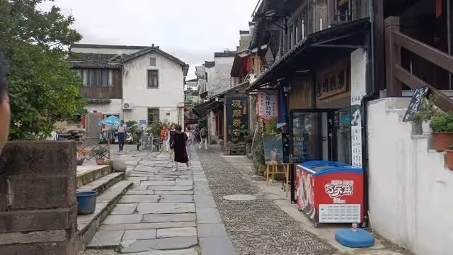 女兒不要彩禮和婚宴，我和老伴也取消陪嫁，女兒男友跟她提出分手