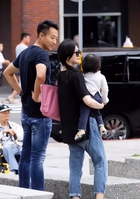 小楊阿姨怒懟大S粉絲:人都沒了!你喜歡她你就下去陪她!