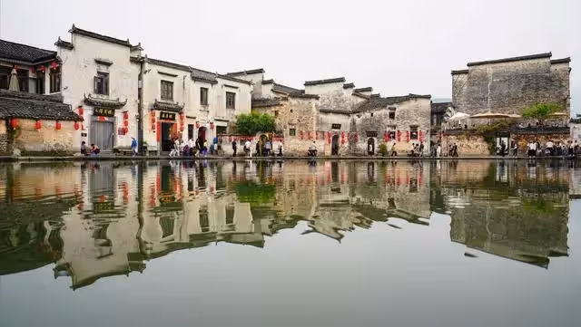 在女兒家帶娃6年，女婿給3000親家母給2000，臨走我把卡壓枕頭下