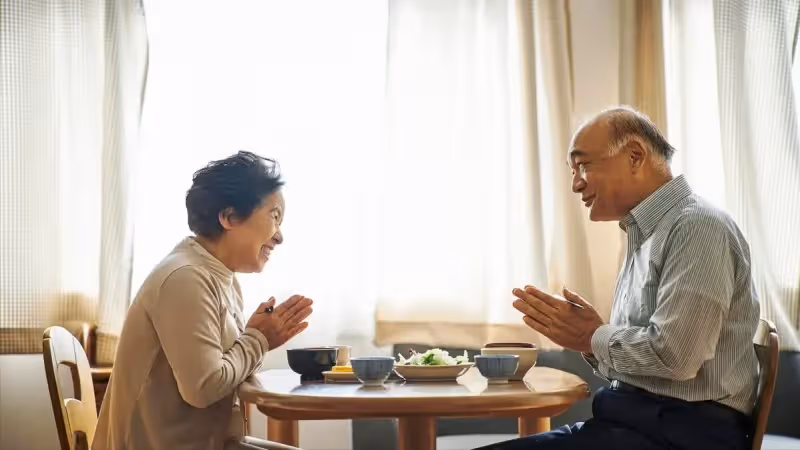 我退休金3600，親家母生日無意聽到兒子的話，我改變晚年養老模式