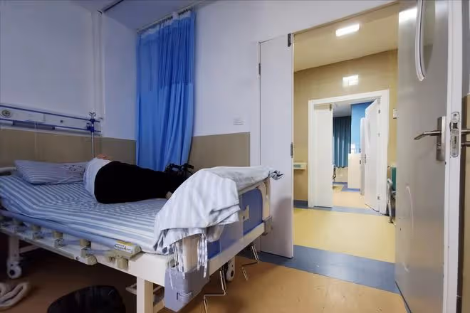 中年大病一場後才發現：沒有人會真正關心你，什麼親情愛情都一樣