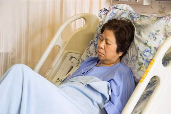 我56歲才活明白：老了有退休金和15萬存款，就沒必要拚命掙錢了