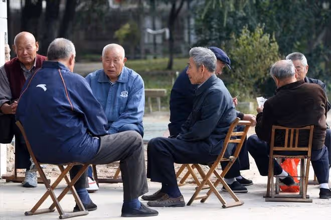 我發現當多大的官,領多高的退休金,子女沒穩定工作晚年照樣悲催