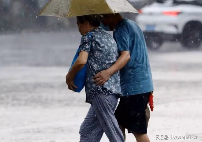 六萬彩禮娶了村裡的寡婦，村裡人都說我傻，但我知道我是撿到了寶