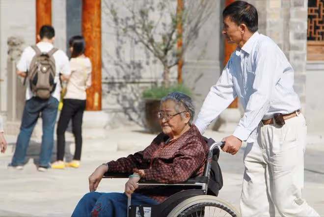 我62歲,照顧癱瘓母親4年,明白了3個殘酷道理,給大家提個醒