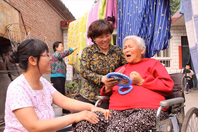 我62歲,照顧癱瘓母親4年,明白了3個殘酷道理,給大家提個醒
