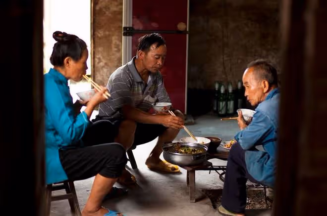 30年前，親生父母把年僅5歲的我送人，如今無人養老時卻想到了我
