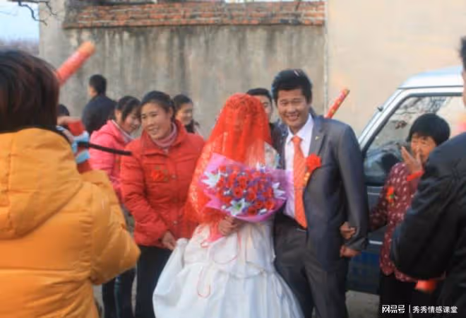 彩禮借的，結婚當天新娘還要10萬4，婆婆急哭，新郎：不結了滾吧