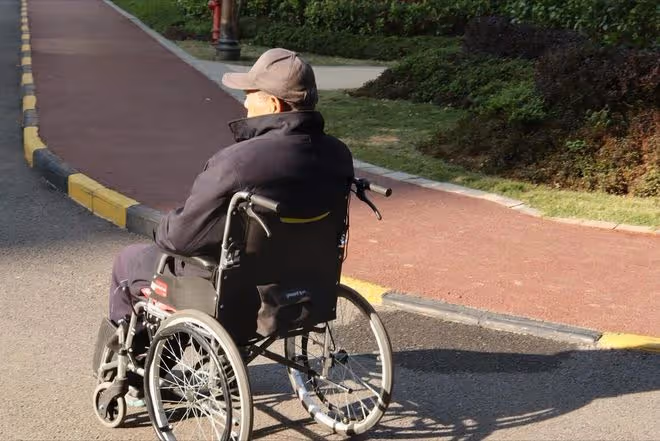 我60歲才發現：不管有錢沒錢，子女孝不孝，人老了就是痛苦的開始