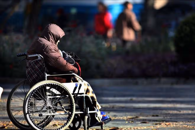 我發現，人過70歲後，父母仍然還在，晚年生活多半會過得悲催