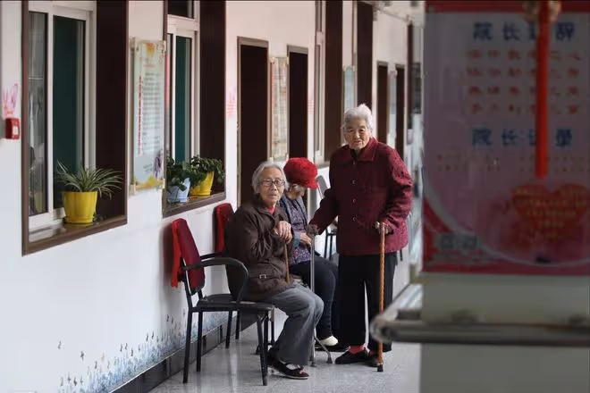 我發現,人過70歲後,父母仍然還在,晚年生活多半會過得悲催