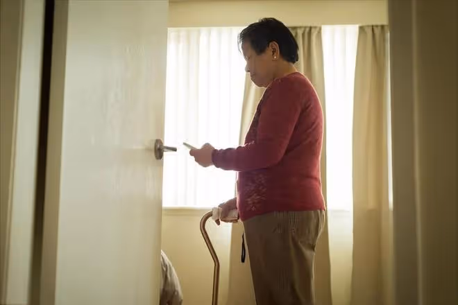 女兒出嫁我送她一套老房子，結果送出了事，半年後被親家找上門來