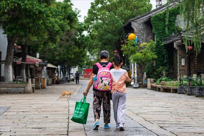 退休多年後，我才明白：晚年幸不幸福，和子女的工作婚姻關係很大