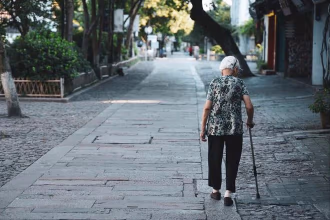 76歲的我，退休金過萬，有房有存款有兒女，可晚年還是活得悲催