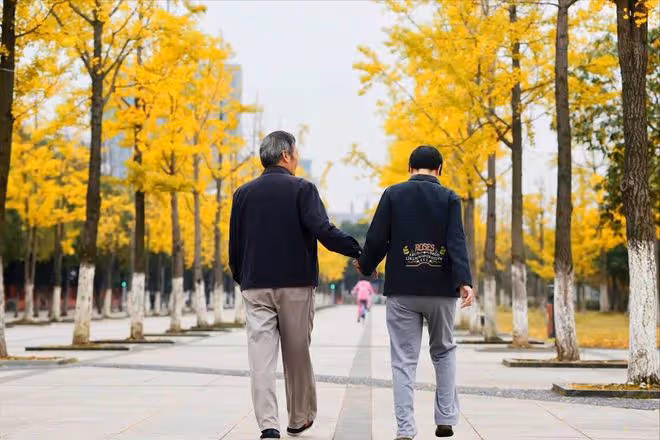 76歲的我，退休金過萬，有房有存款有兒女，可晚年還是活得悲催