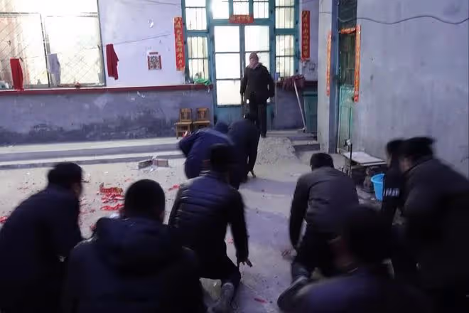 為了不給全村人磕頭拜年，我初一才回婆家，可待了兩晚我還是跑了