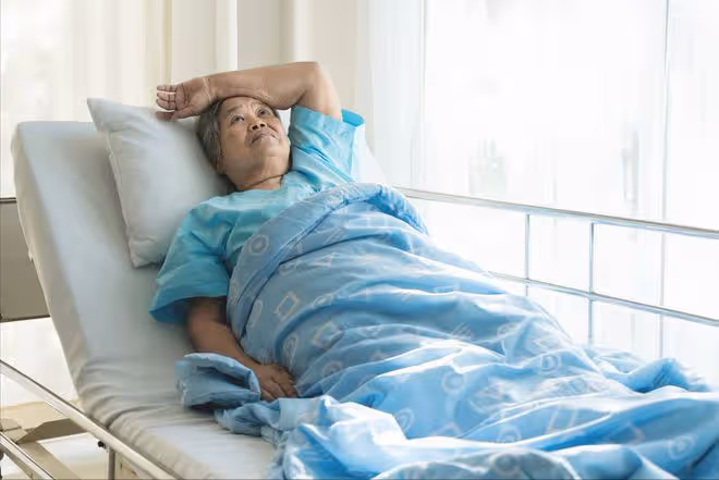 我曾對親孫和外孫同樣寵愛，直到65歲生病時才發現：兩者終有差別