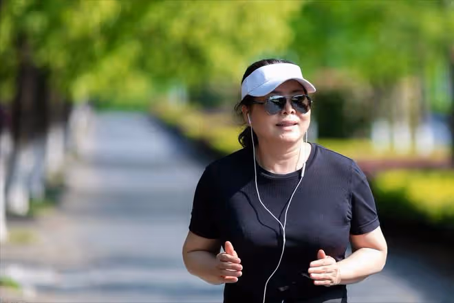 女人50歲過後就要明白：丈夫愛不愛你、子女孝不孝順，根本不重要