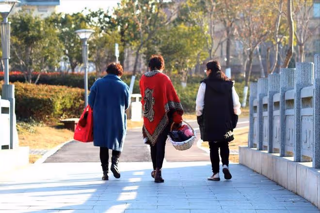為什麼五六十歲的女人，沒帶孫子前看起來還年輕，帶孫子後卻老了
