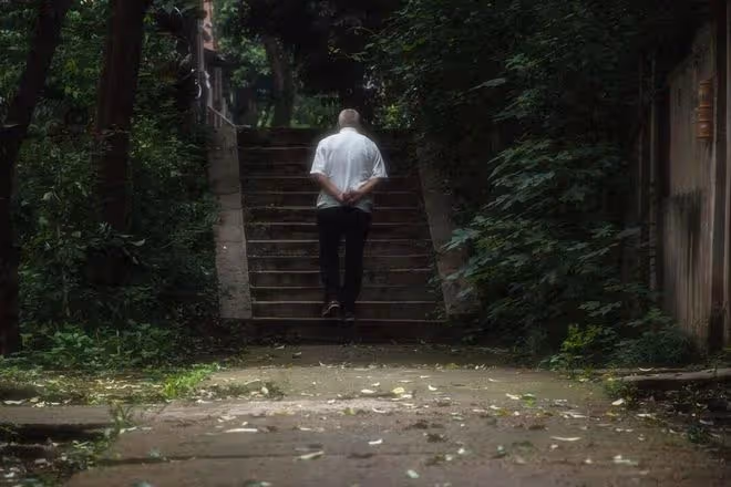 參加了一位同事的葬禮後，我跟兒子交代：以後別給我辦喪和買墓地
