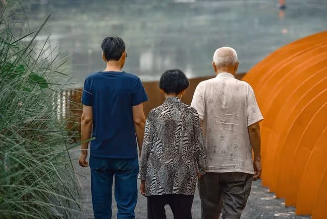 我活到43歲才發現：世界上最好的養生方式，其實是「遠離人群」