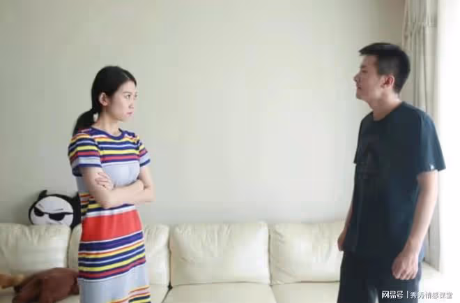 生倆孩子都隨女姓，男人拿協議理論卻被岳父辱罵，離婚後前妻悔死