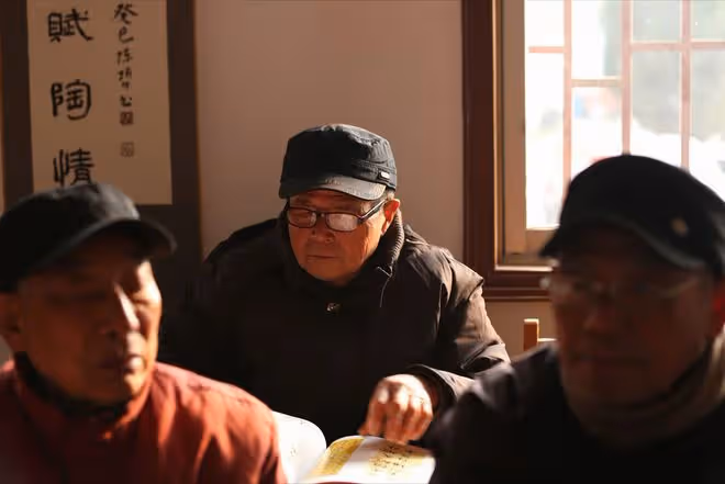 七旬大爺喪偶半年，賣掉120萬的房子進養老院，一分錢都沒給子女