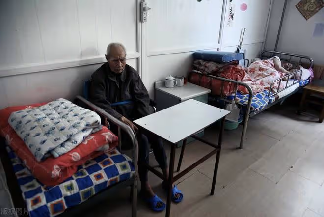 把痴呆老人鎖在房間裡，真的是一種不孝和沒人性的行為嗎？