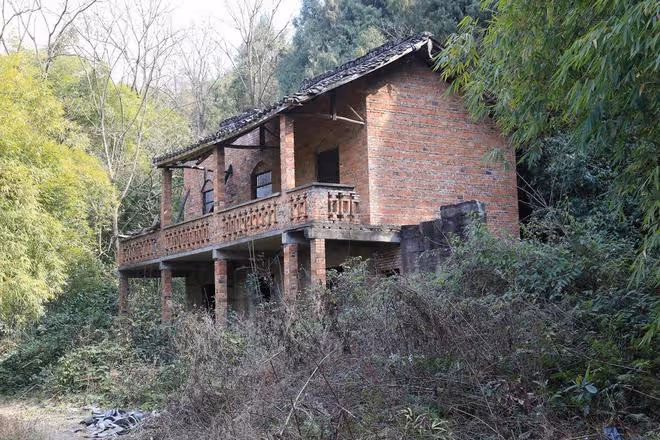 寧在城裡買張床，也別回農村自建房？普通家庭真不建議回農村建房