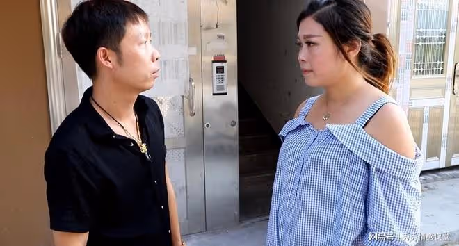 32歲小伙娶50歲女人，新婚3個月妻子卻鬧離婚，小伙：你看不起我