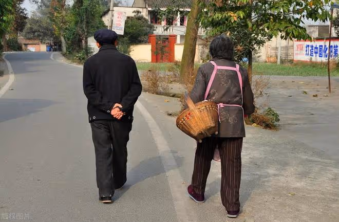 去年陪妻子回娘家過年，我發現了農村岳父岳母一種很勢利的現象