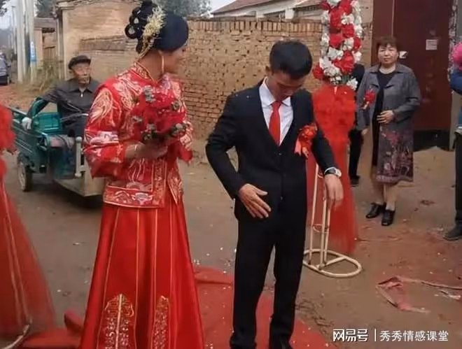 婚禮當天婆婆把兒媳婚前房給小叔子住，兒媳大怒當場離婚，真解氣