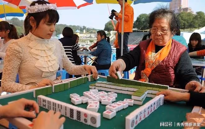 婆婆為打牌把孫女獨自關家一天，打完牌回家，才知兒子三口搬走了