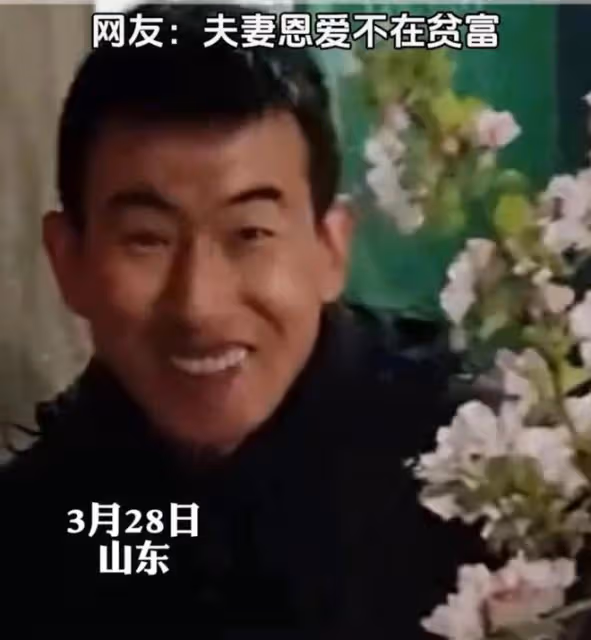 妻子半夜等開大車的老公回家，炒菜陪老公小酌一杯：恩愛不在貧富