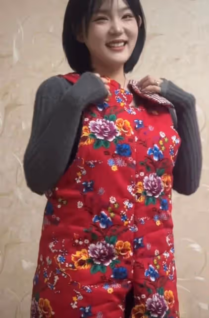 有一種冷叫奶奶覺得你冷！奶奶給90後孫女做開檔棉褲，保暖又方便